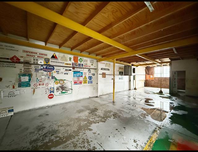 1,250M² WAREHOUSE TO LET IN WADEVILLE